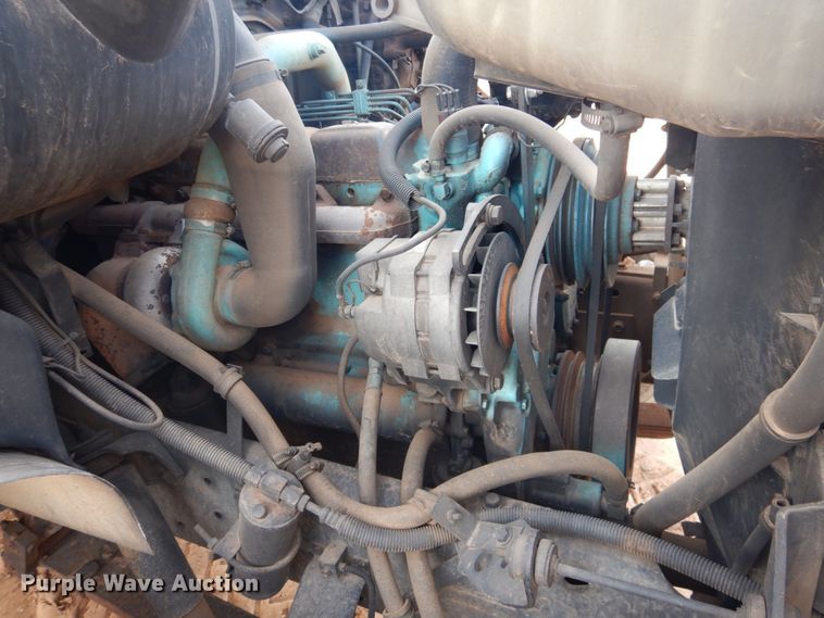 image for item GE9322 1990 International 4900 flatbed truck