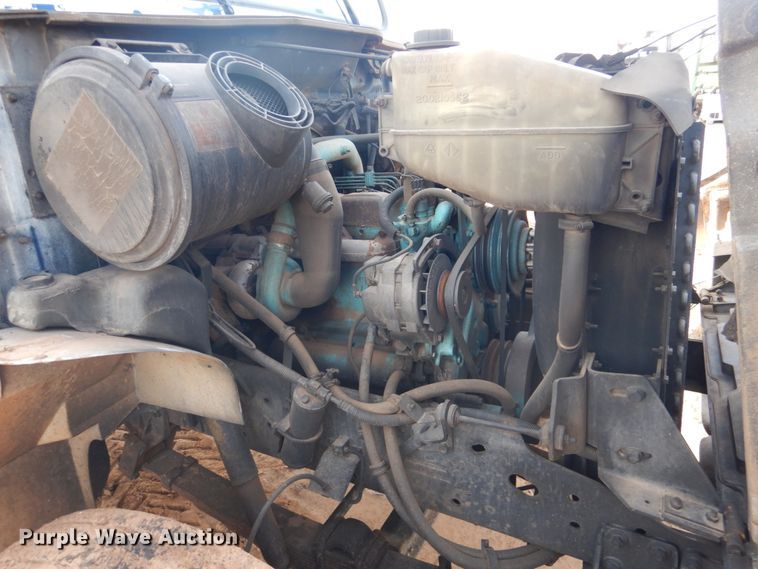 image for item GE9322 1990 International 4900 flatbed truck