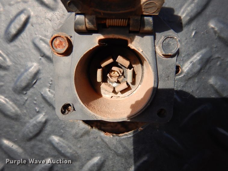 image for item GE9322 1990 International 4900 flatbed truck