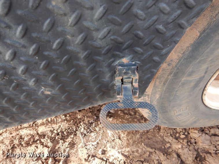 image for item GE9322 1990 International 4900 flatbed truck