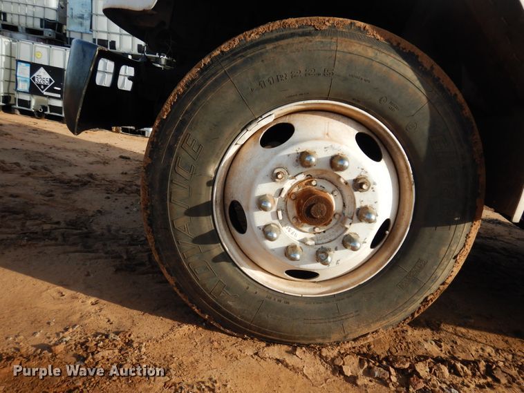 image for item GE9322 1990 International 4900 flatbed truck