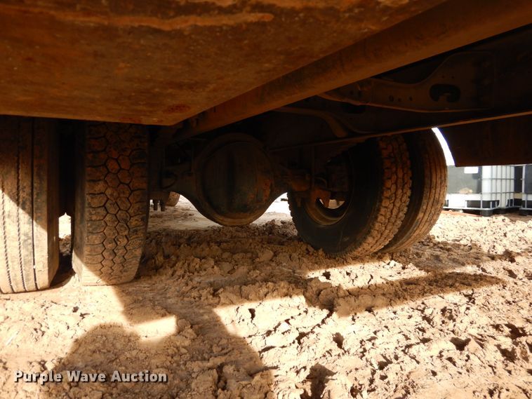 image for item GE9322 1990 International 4900 flatbed truck