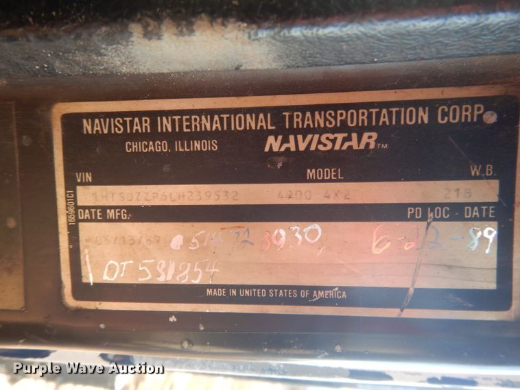 image for item GE9322 1990 International 4900 flatbed truck