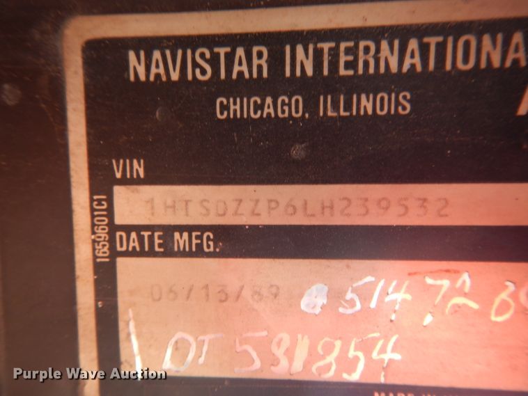 image for item GE9322 1990 International 4900 flatbed truck