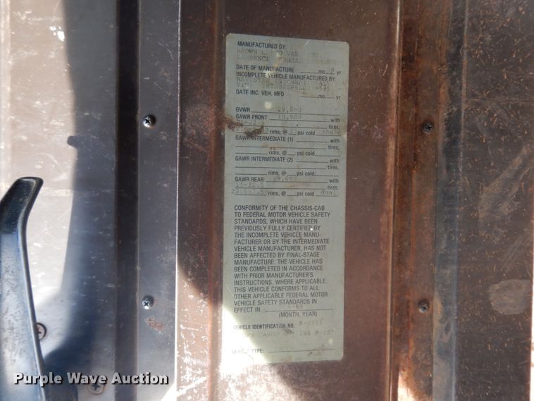 image for item GE9322 1990 International 4900 flatbed truck