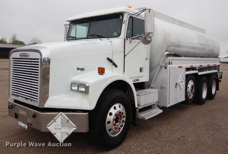 image for item GF9140 2003 Freightliner FLD120 fuel truck