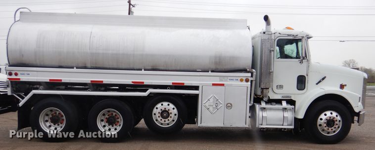 image for item GF9140 2003 Freightliner FLD120 fuel truck