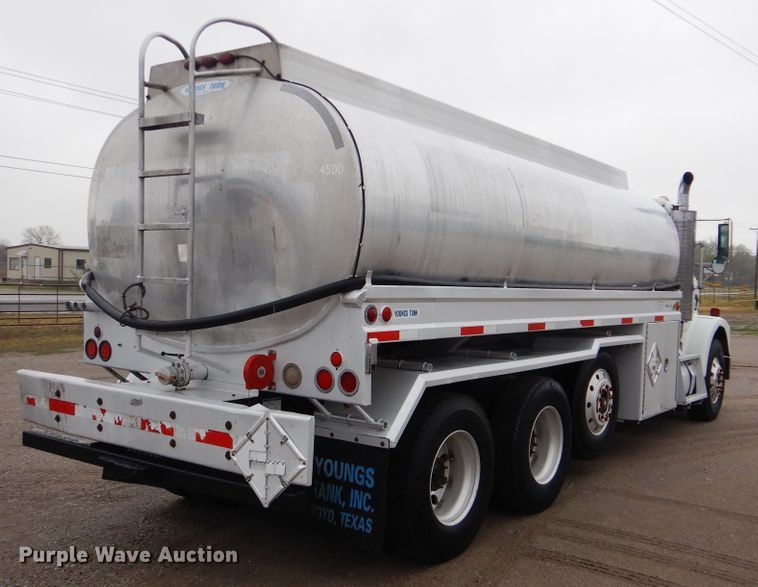 image for item GF9140 2003 Freightliner FLD120 fuel truck