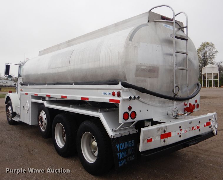 image for item GF9140 2003 Freightliner FLD120 fuel truck