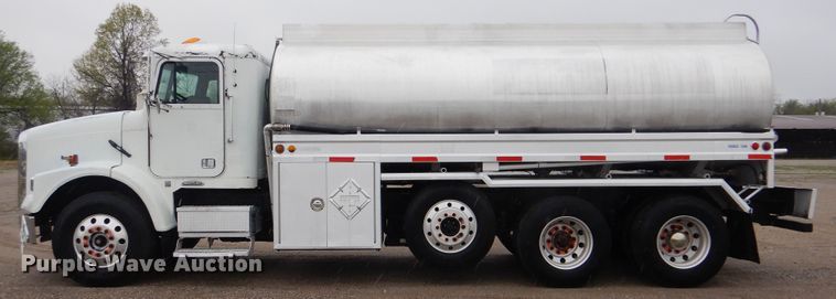 image for item GF9140 2003 Freightliner FLD120 fuel truck