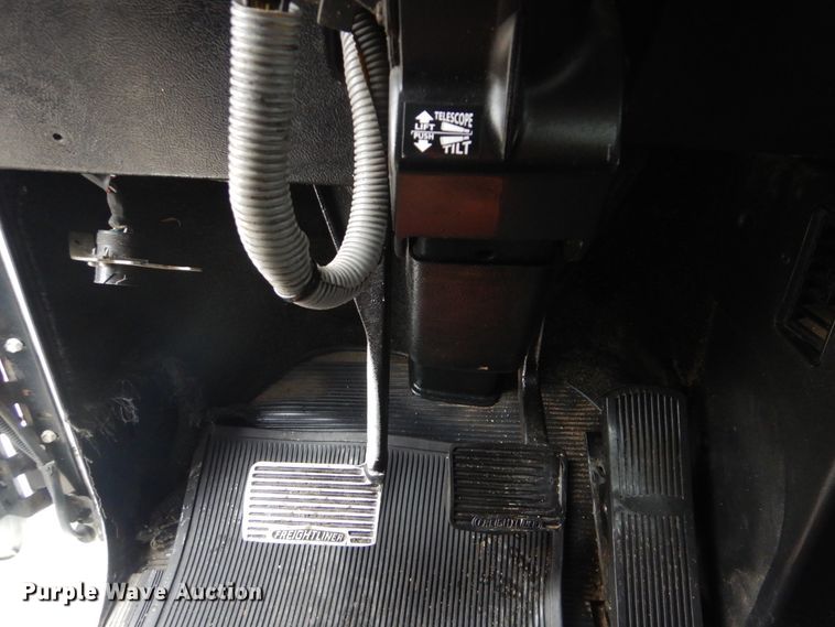 image for item GF9140 2003 Freightliner FLD120 fuel truck