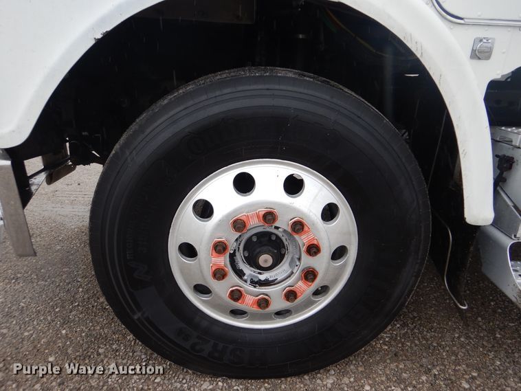 image for item GF9140 2003 Freightliner FLD120 fuel truck