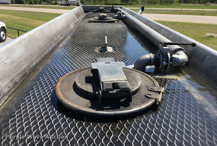 image for item GF9140 2003 Freightliner FLD120 fuel truck