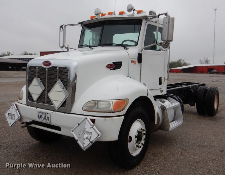 image for item GF9142 2012 Peterbilt 337 truck cab and chassis