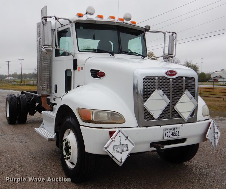 image for item GF9142 2012 Peterbilt 337 truck cab and chassis