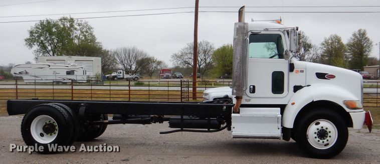 image for item GF9142 2012 Peterbilt 337 truck cab and chassis