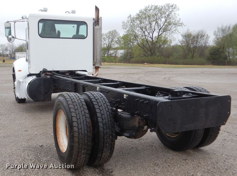 image for item GF9142 2012 Peterbilt 337 truck cab and chassis
