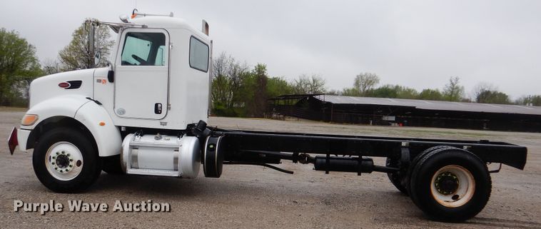 image for item GF9142 2012 Peterbilt 337 truck cab and chassis