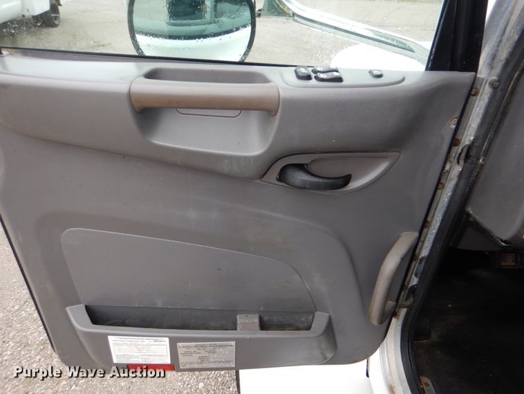 image for item GF9142 2012 Peterbilt 337 truck cab and chassis