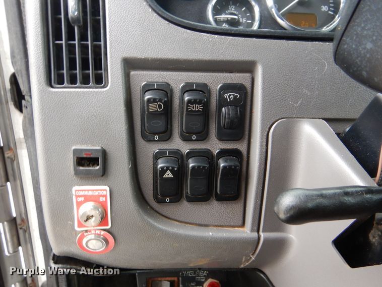 image for item GF9142 2012 Peterbilt 337 truck cab and chassis