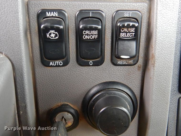 image for item GF9142 2012 Peterbilt 337 truck cab and chassis