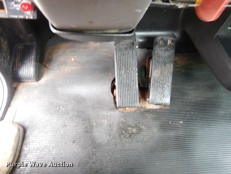 image for item GF9142 2012 Peterbilt 337 truck cab and chassis