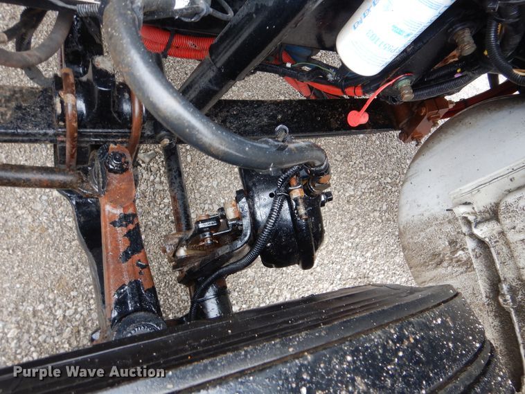 image for item GF9142 2012 Peterbilt 337 truck cab and chassis