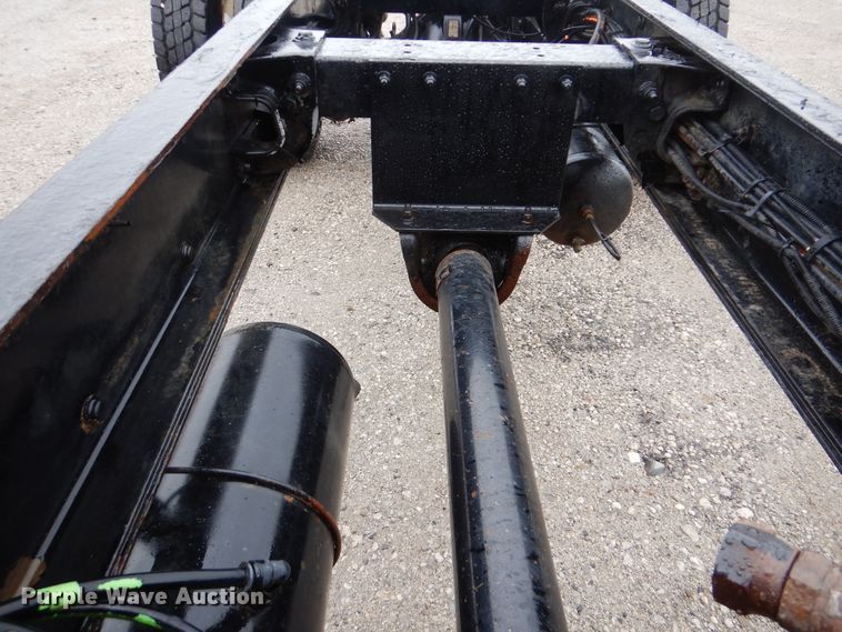 image for item GF9142 2012 Peterbilt 337 truck cab and chassis