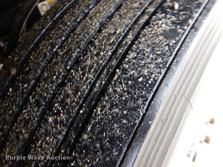 image for item GF9142 2012 Peterbilt 337 truck cab and chassis