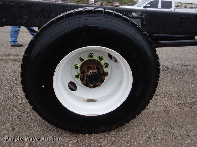 image for item GF9142 2012 Peterbilt 337 truck cab and chassis