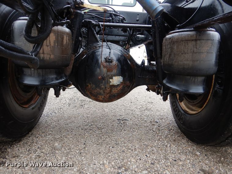 image for item GF9142 2012 Peterbilt 337 truck cab and chassis