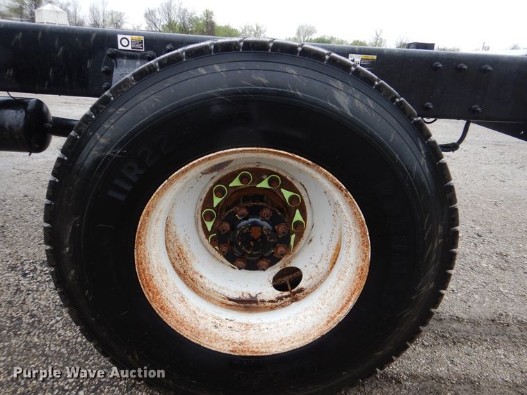 image for item GF9142 2012 Peterbilt 337 truck cab and chassis