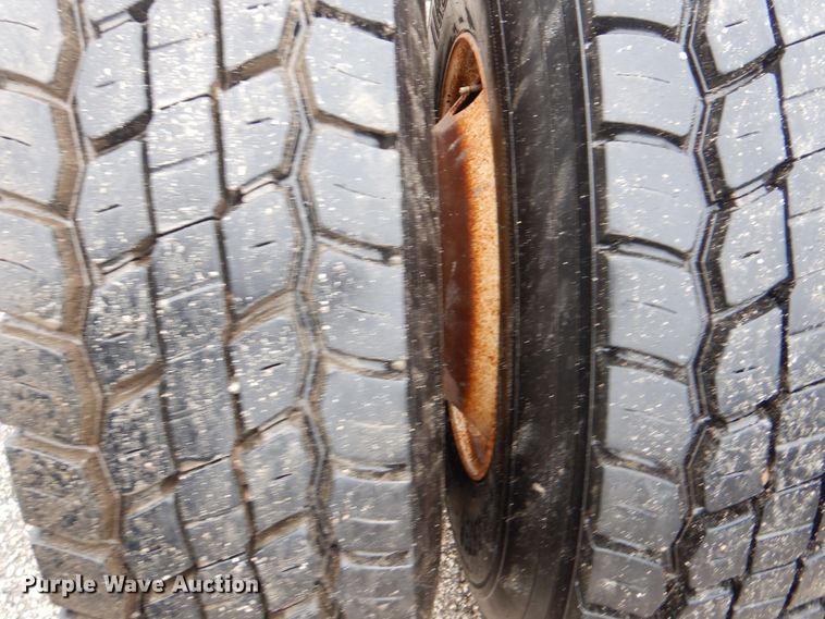 image for item GF9142 2012 Peterbilt 337 truck cab and chassis