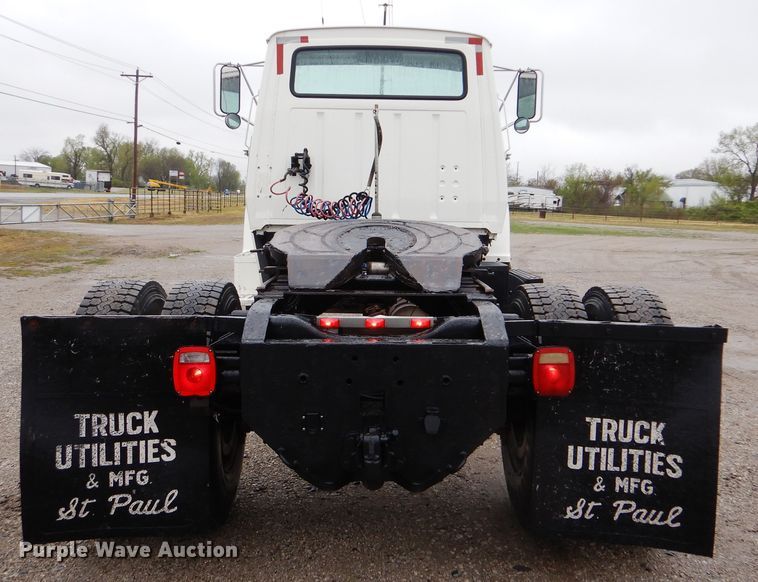 image for item GF9143 1990 Ford LN8000 semi truck