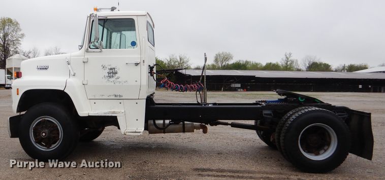 image for item GF9143 1990 Ford LN8000 semi truck