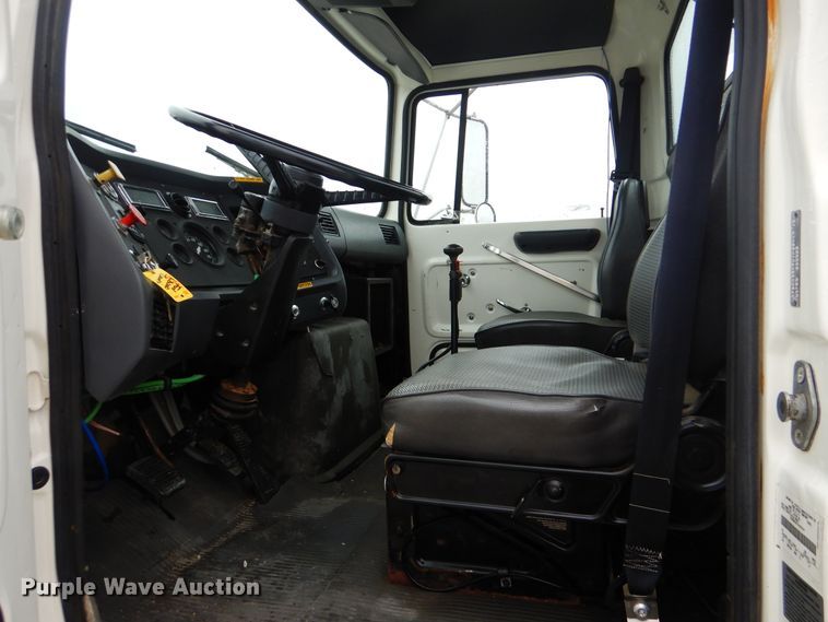 image for item GF9143 1990 Ford LN8000 semi truck