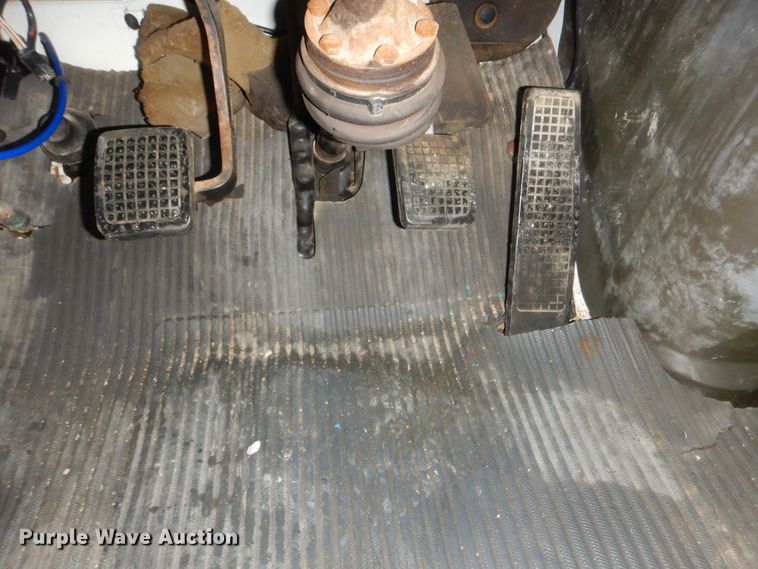 image for item GF9143 1990 Ford LN8000 semi truck