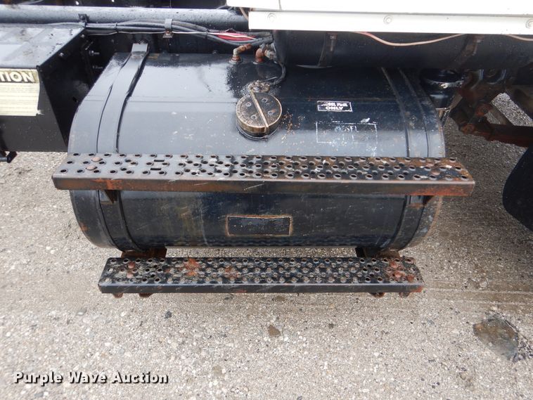 image for item GF9143 1990 Ford LN8000 semi truck