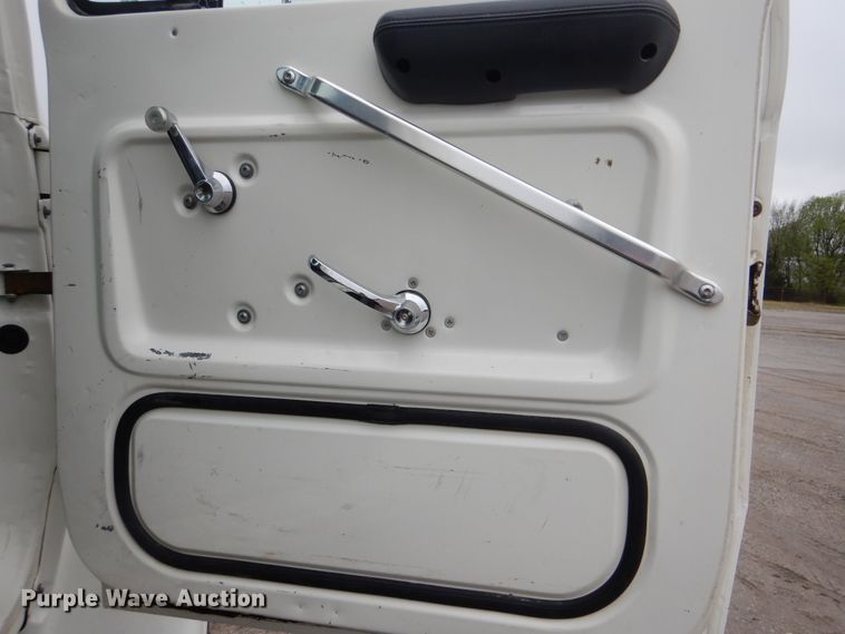 image for item GF9143 1990 Ford LN8000 semi truck