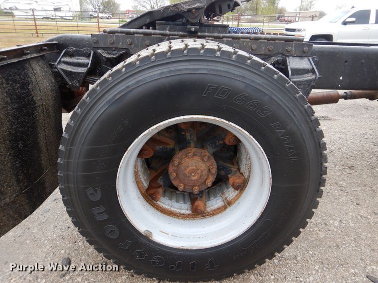 image for item GF9143 1990 Ford LN8000 semi truck