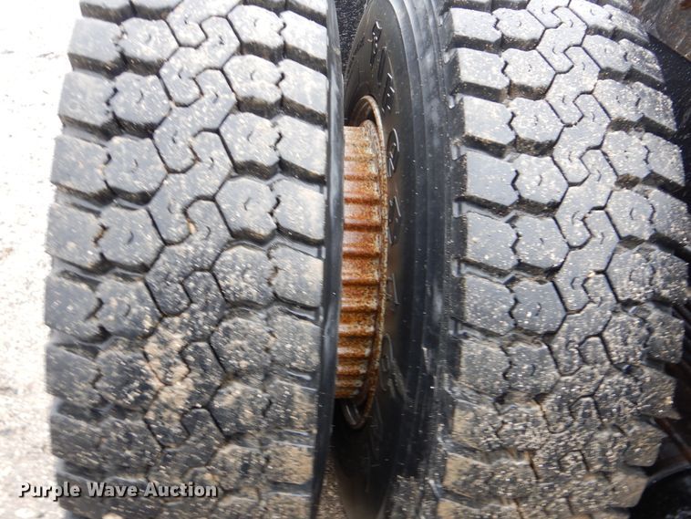 image for item GF9143 1990 Ford LN8000 semi truck