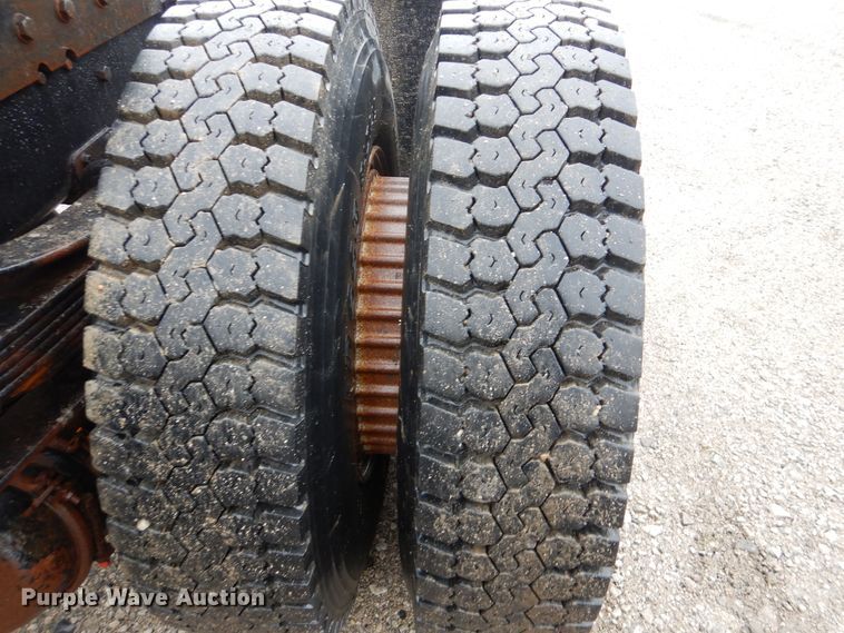 image for item GF9143 1990 Ford LN8000 semi truck