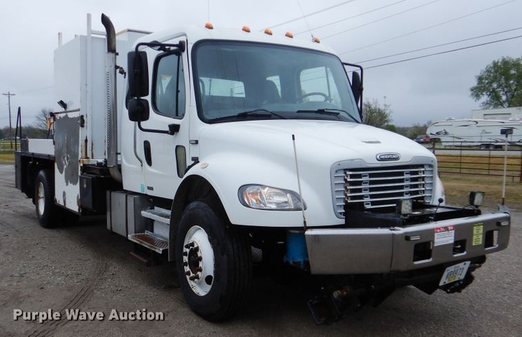 image for item GF9145 2004 Freightliner Business Class M2 service truck with crane