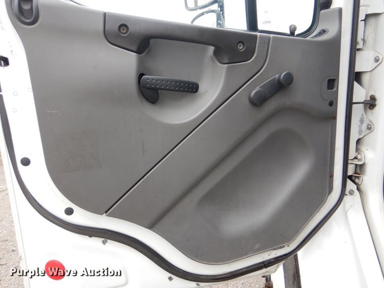 image for item GF9145 2004 Freightliner Business Class M2 service truck with crane