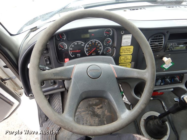 image for item GF9145 2004 Freightliner Business Class M2 service truck with crane