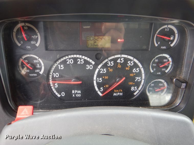 image for item GF9145 2004 Freightliner Business Class M2 service truck with crane