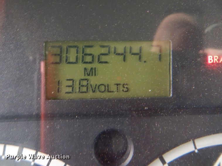 image for item GF9145 2004 Freightliner Business Class M2 service truck with crane