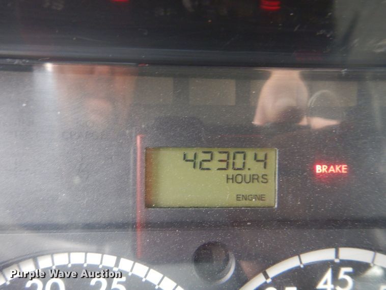 image for item GF9145 2004 Freightliner Business Class M2 service truck with crane