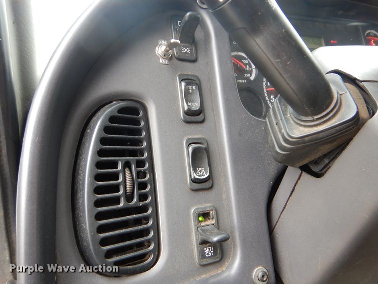 image for item GF9145 2004 Freightliner Business Class M2 service truck with crane