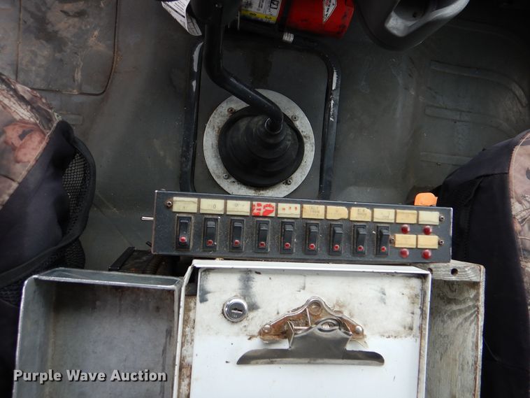 image for item GF9145 2004 Freightliner Business Class M2 service truck with crane